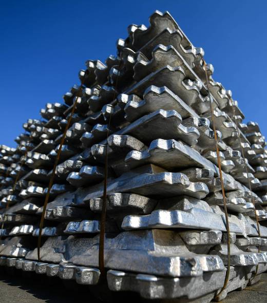 Aluminum ingot Grain-refining aluminium ingots are produced by electrolysis, through adding TiO2 into electrolyzing celGrain-refining aluminium ingots are produced by electrolysis, through adding TiO2 into electrolyzing cel